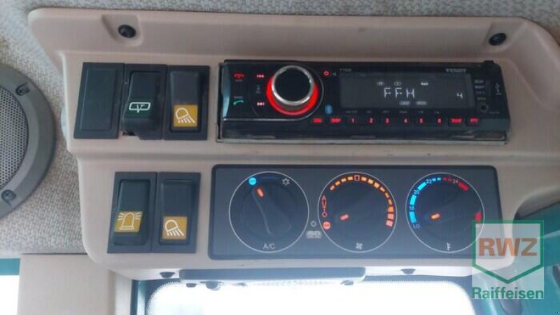 Schmalspurtraktor des Typs Fendt 210 V Vario, Vorführmaschine in Saulheim (Bild 6)