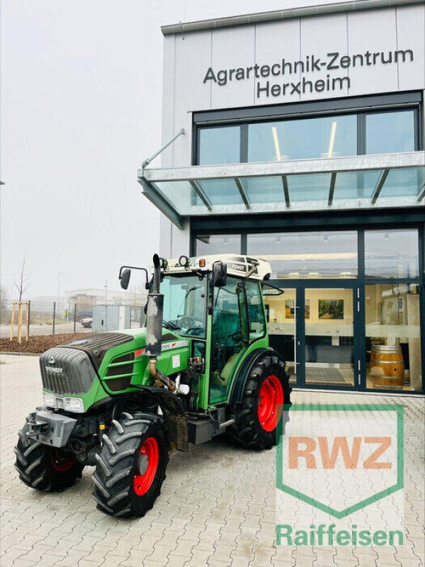 Schmalspurtraktor типа Fendt 210 V Vario, Gebrauchtmaschine в Herxheim (Фотография 2)