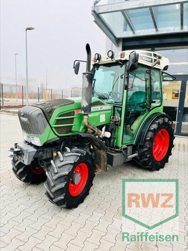 Schmalspurtraktor типа Fendt 210 V Vario, Gebrauchtmaschine в Herxheim (Фотография 1)