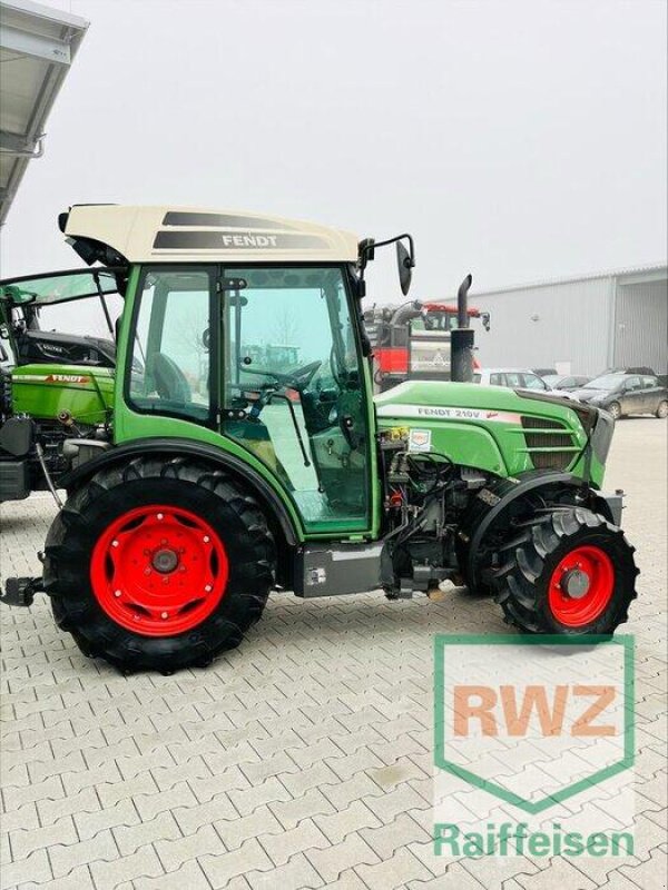 Schmalspurtraktor типа Fendt 210 V Vario, Gebrauchtmaschine в Herxheim (Фотография 3)