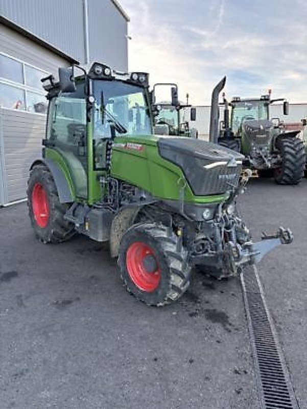 Schmalspurtraktor типа Fendt 210 V, Gebrauchtmaschine в Carcassonne (Фотография 2)