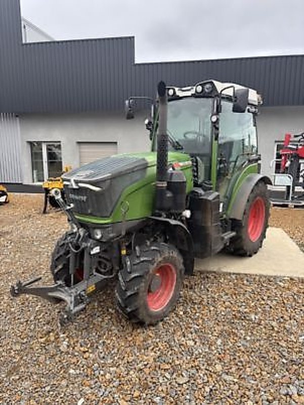 Schmalspurtraktor of the type Fendt 210 V, Gebrauchtmaschine in Carcassonne (Picture 1)