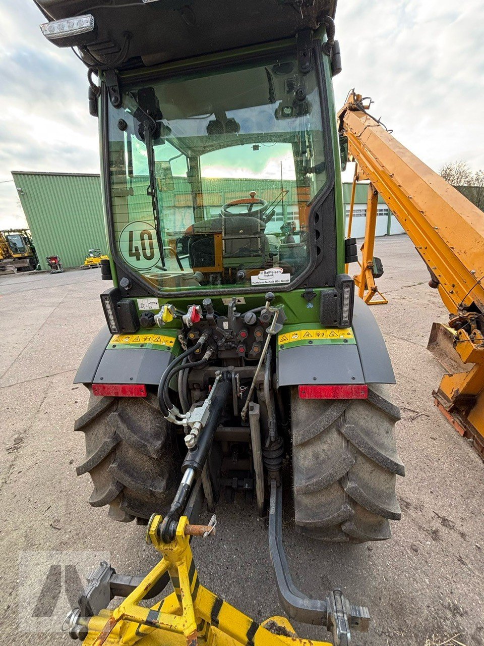 Schmalspurtraktor des Typs Fendt 210 Vario V, Gebrauchtmaschine in Regensburg (Bild 4)