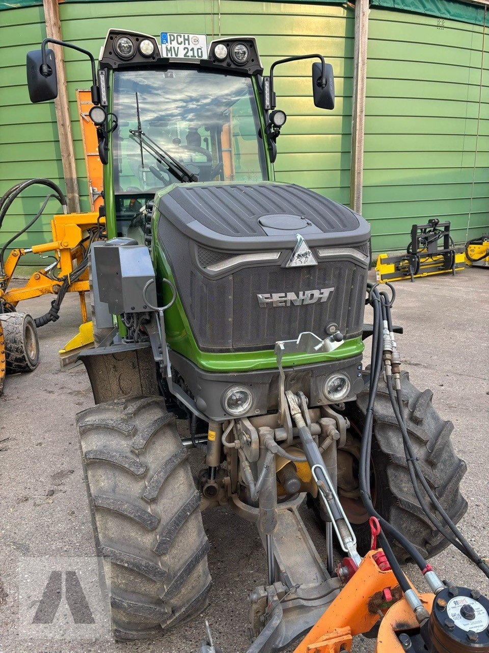 Schmalspurtraktor des Typs Fendt 210 Vario V, Gebrauchtmaschine in Regensburg (Bild 7)
