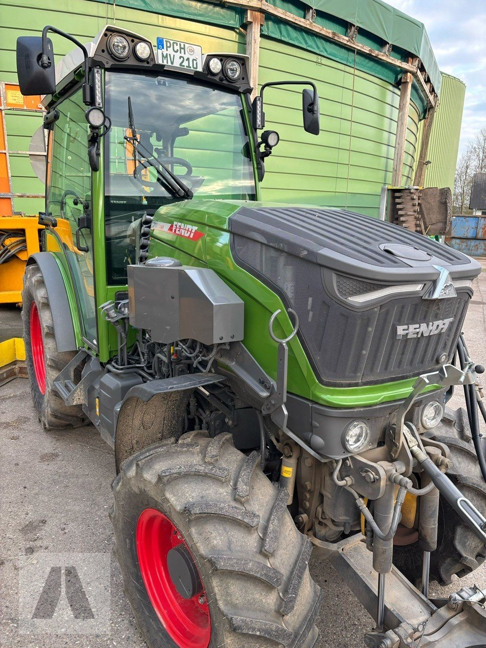 Schmalspurtraktor des Typs Fendt 210 Vario V, Gebrauchtmaschine in Regensburg (Bild 8)