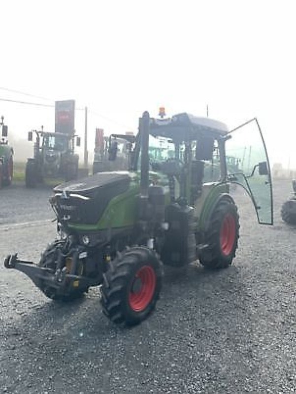 Schmalspurtraktor типа Fendt 211 V PROFI+ SETTING2, Gebrauchtmaschine в PEYROLE (Фотография 2)