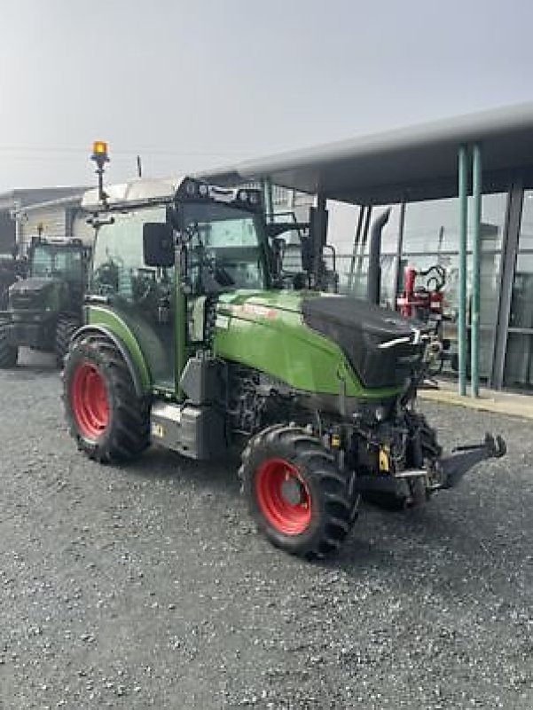 Schmalspurtraktor типа Fendt 211 V PROFI+ SETTING2, Gebrauchtmaschine в PEYROLE (Фотография 1)