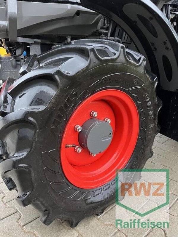 Schmalspurtraktor Türe ait Fendt 211 V Vario Gen3, Vorführmaschine içinde Herxheim (resim 9)