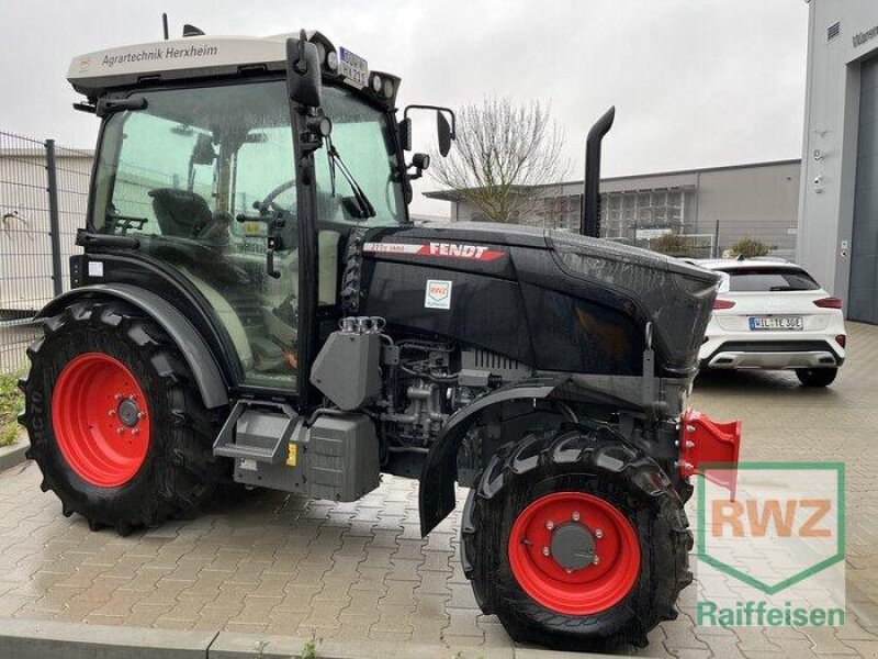 Schmalspurtraktor Türe ait Fendt 211 V Vario Gen3, Vorführmaschine içinde Herxheim (resim 3)