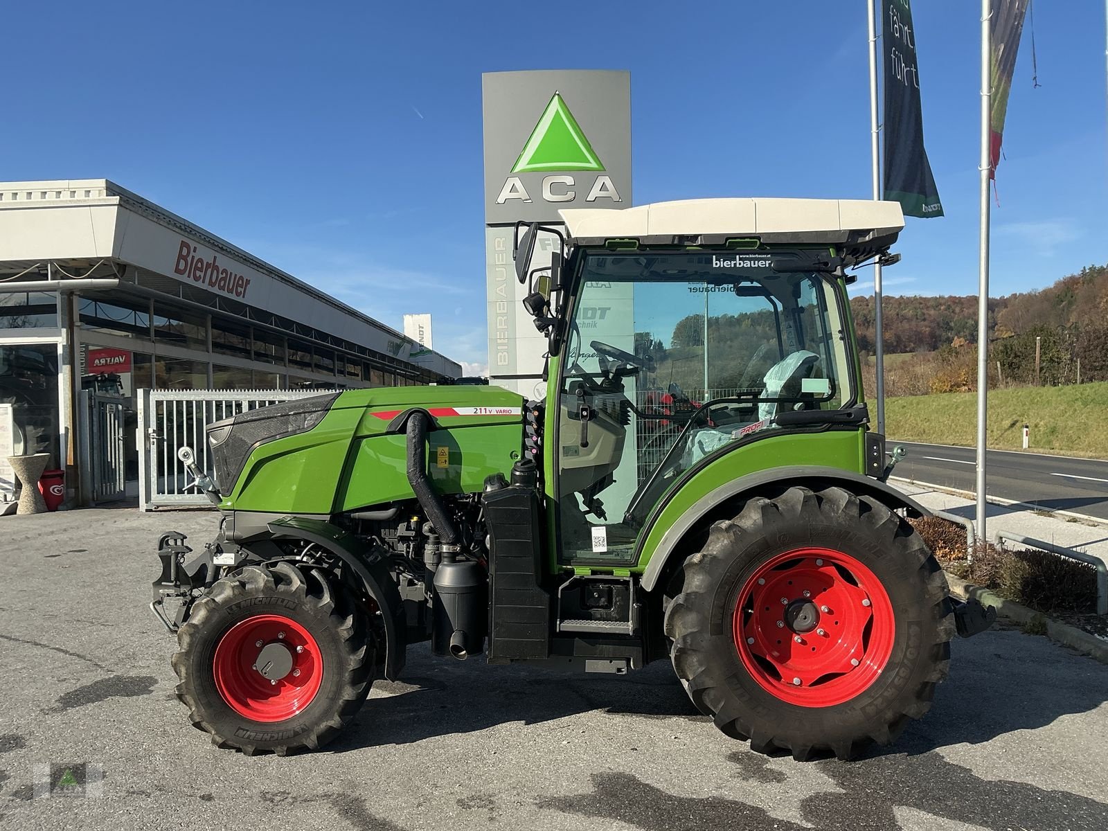Schmalspurtraktor des Typs Fendt 211 V, Gebrauchtmaschine in Markt Hartmannsdorf (Bild 2)