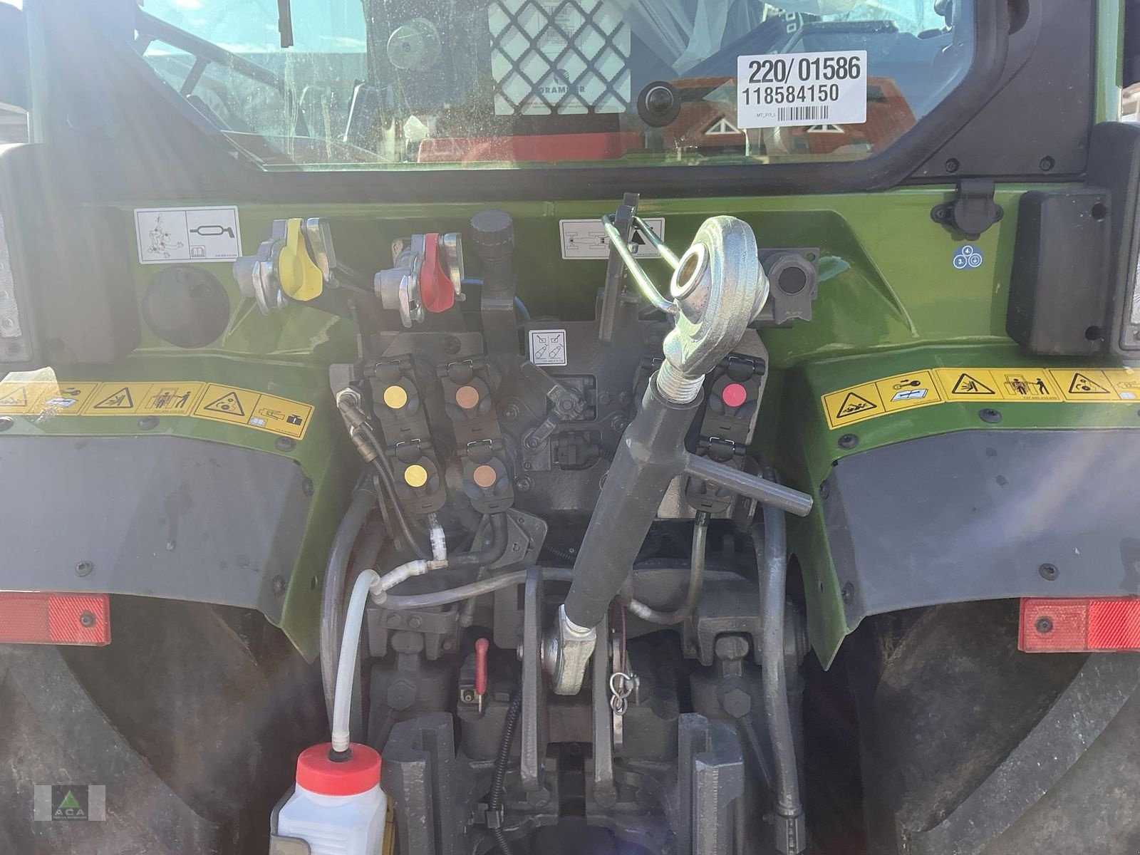 Schmalspurtraktor des Typs Fendt 211 V, Gebrauchtmaschine in Markt Hartmannsdorf (Bild 4)