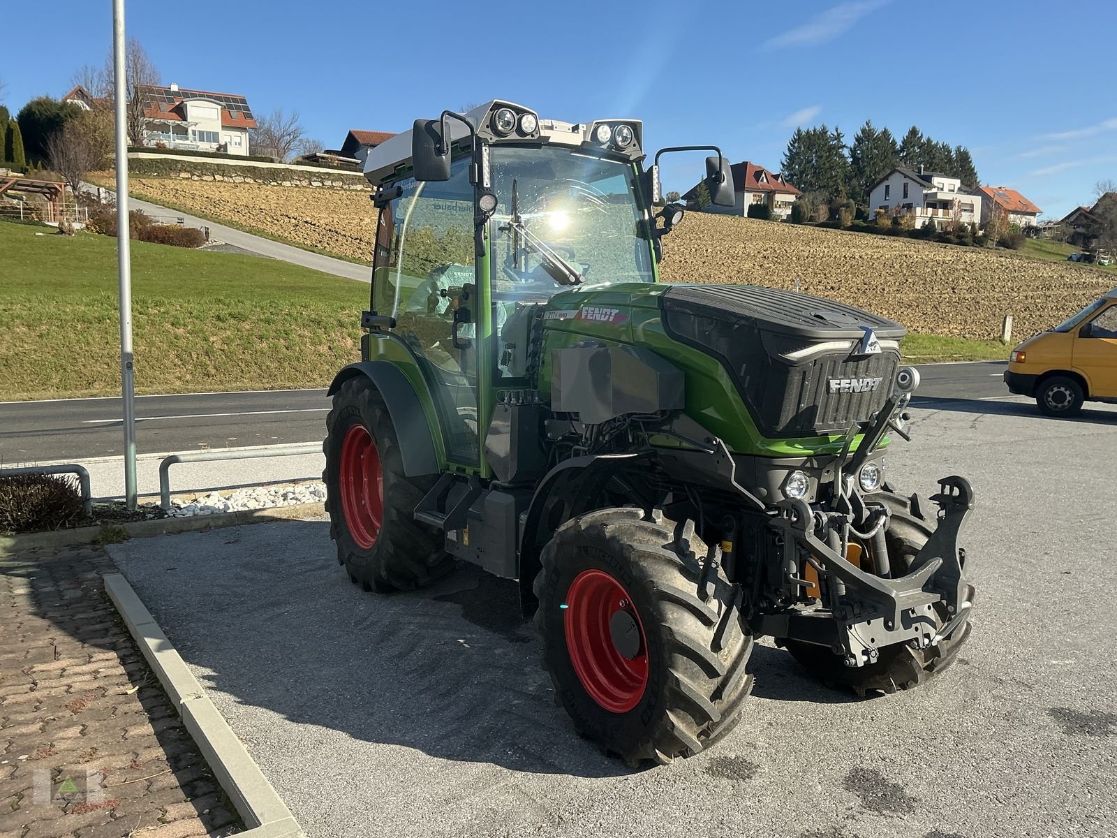 Schmalspurtraktor des Typs Fendt 211 V, Gebrauchtmaschine in Markt Hartmannsdorf (Bild 5)
