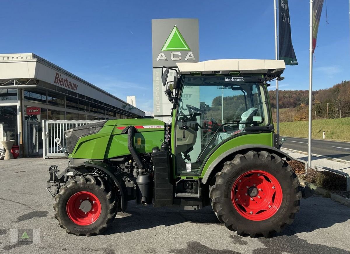 Schmalspurtraktor типа Fendt 211 V, Vorführmaschine в Markt Hartmannsdorf (Фотография 1)