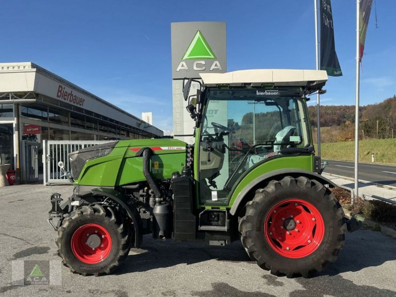 Schmalspurtraktor του τύπου Fendt 211 V, Vorführmaschine σε Markt Hartmannsdorf (Φωτογραφία 1)