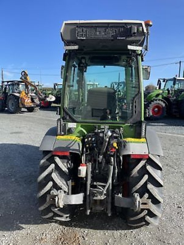 Schmalspurtraktor typu Fendt 211 V, Gebrauchtmaschine v PEYROLE (Obrázek 4)