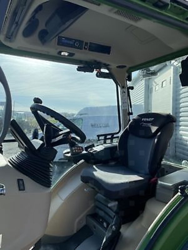 Schmalspurtraktor typu Fendt 211 V, Gebrauchtmaschine v PEYROLE (Obrázek 8)