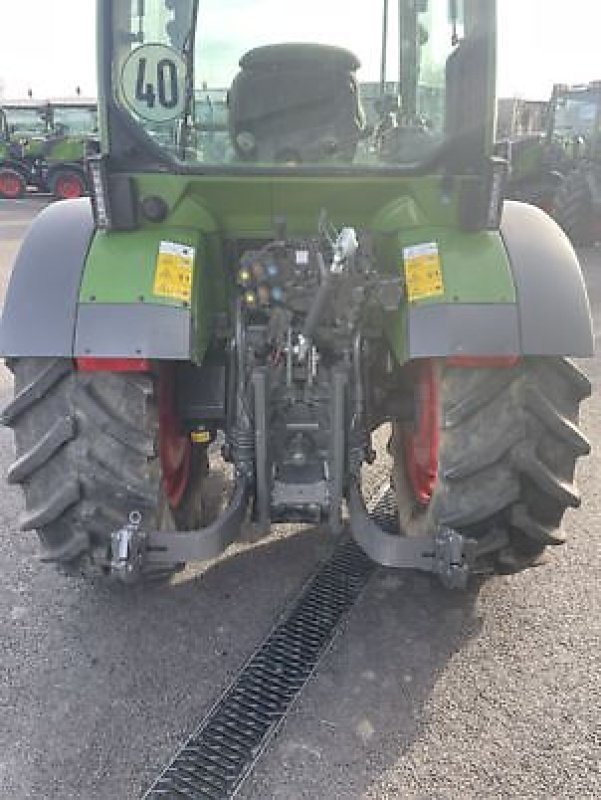 Schmalspurtraktor des Typs Fendt 211F, Gebrauchtmaschine in Carcassonne (Bild 4)