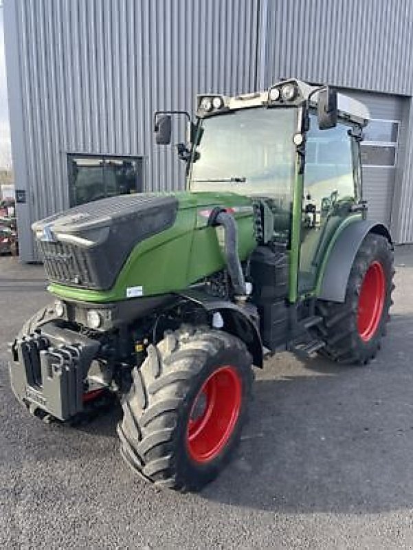 Schmalspurtraktor des Typs Fendt 211F, Gebrauchtmaschine in Carcassonne (Bild 1)