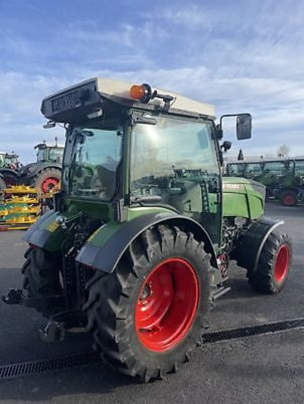 Schmalspurtraktor des Typs Fendt 211F, Gebrauchtmaschine in Carcassonne (Bild 3)