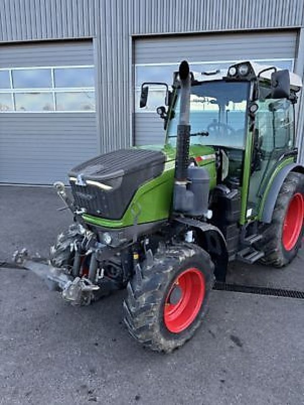 Schmalspurtraktor του τύπου Fendt 211F, Gebrauchtmaschine σε Carcassonne (Φωτογραφία 1)