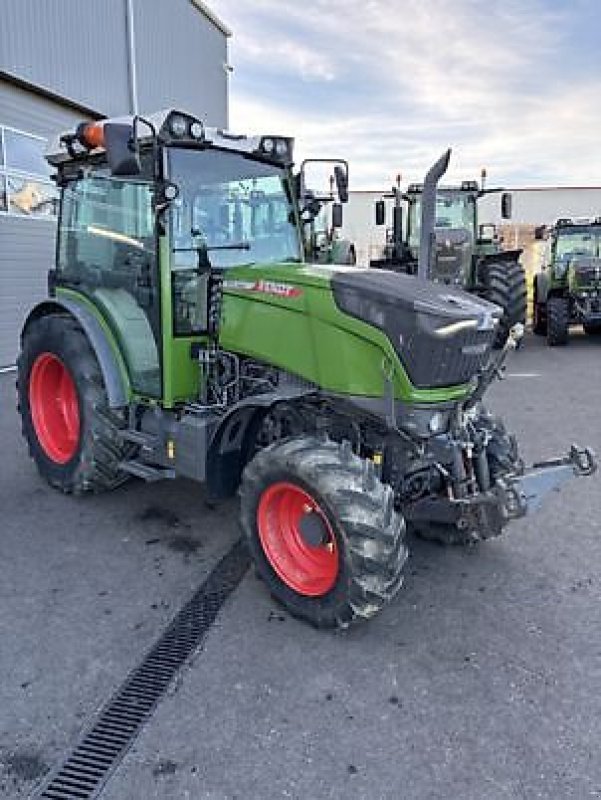Schmalspurtraktor του τύπου Fendt 211F, Gebrauchtmaschine σε Carcassonne (Φωτογραφία 2)