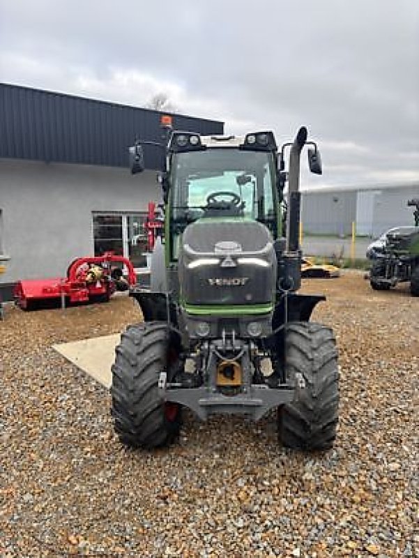 Schmalspurtraktor of the type Fendt 211F, Gebrauchtmaschine in Carcassonne (Picture 2)