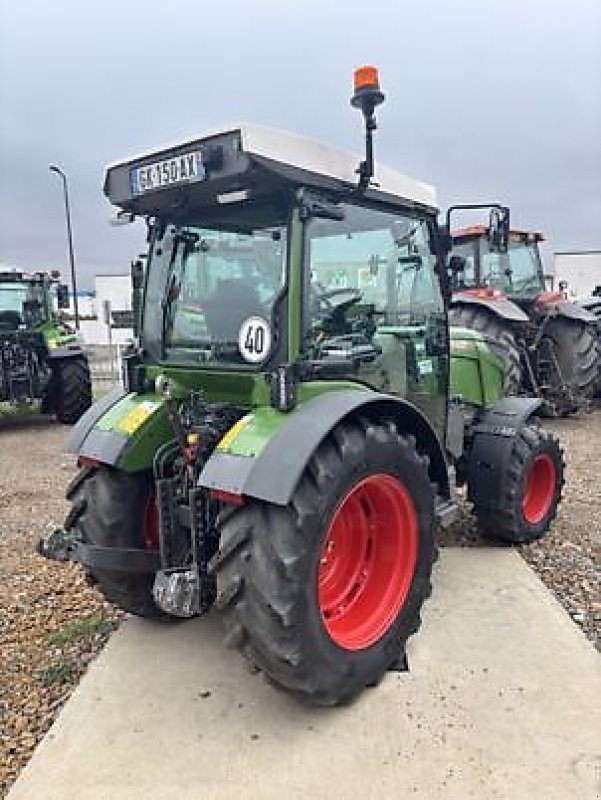 Schmalspurtraktor of the type Fendt 211F, Gebrauchtmaschine in Carcassonne (Picture 4)