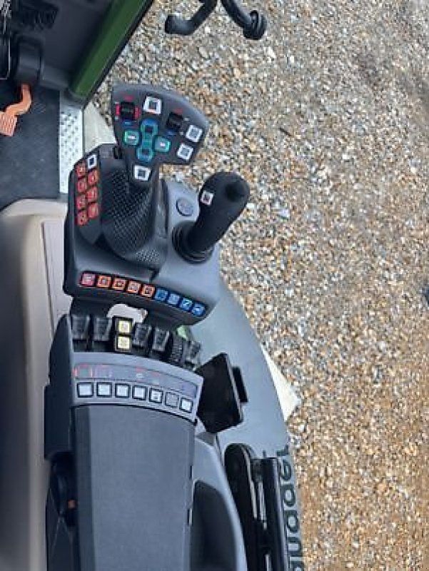 Schmalspurtraktor of the type Fendt 211F, Gebrauchtmaschine in Carcassonne (Picture 13)