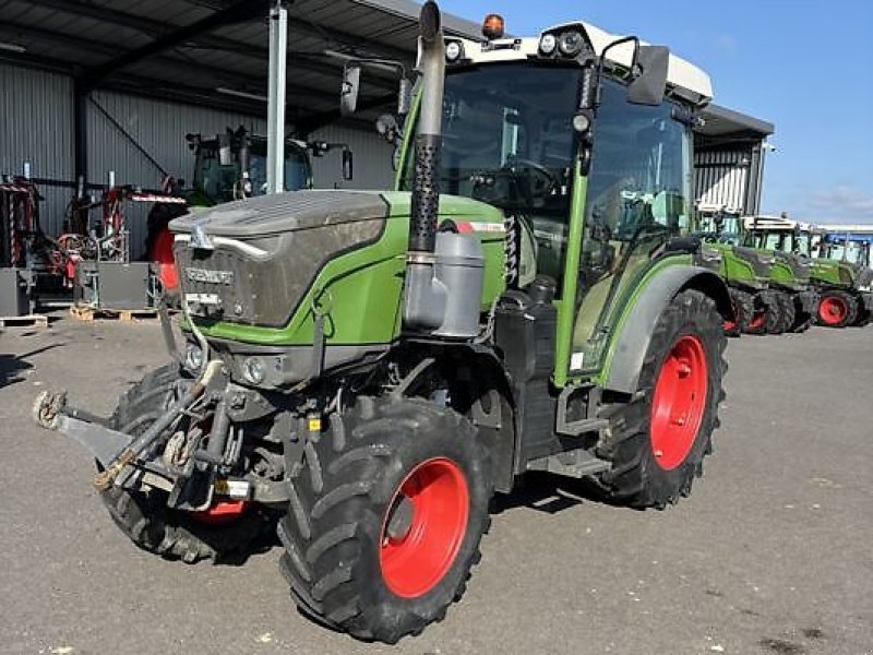 Schmalspurtraktor типа Fendt 211F, Gebrauchtmaschine в Carcassonne