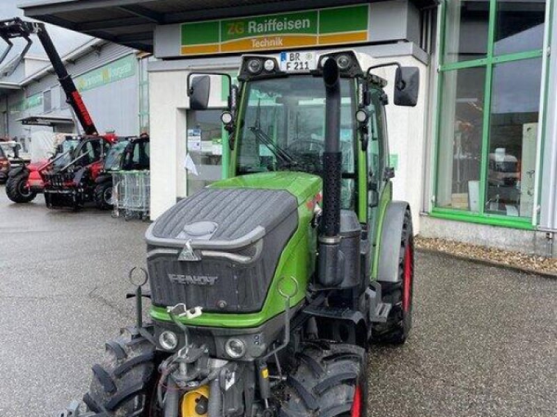 Schmalspurtraktor des Typs Fendt 211V Vario Profi, Gebrauchtmaschine in Bruchsal (Bild 1)