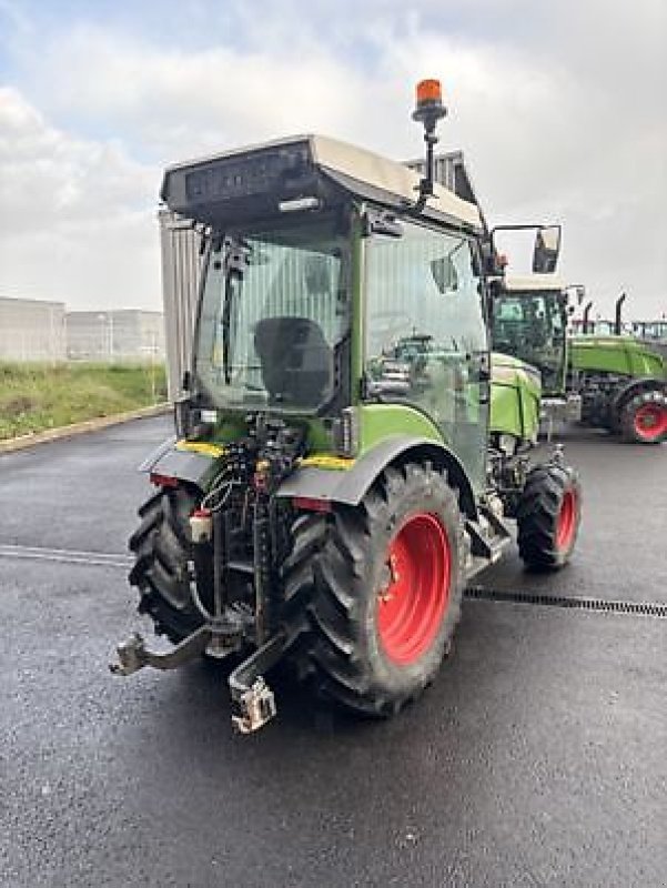 Schmalspurtraktor typu Fendt 211V, Gebrauchtmaschine v Carcassonne (Obrázek 4)
