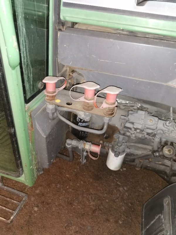 Schmalspurtraktor des Typs Fendt 275 V, Gebrauchtmaschine in ST MARTIN EN HAUT (Bild 2)