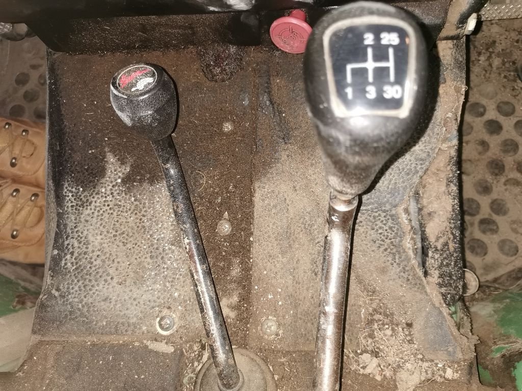 Schmalspurtraktor des Typs Fendt 275 V, Gebrauchtmaschine in ST MARTIN EN HAUT (Bild 4)