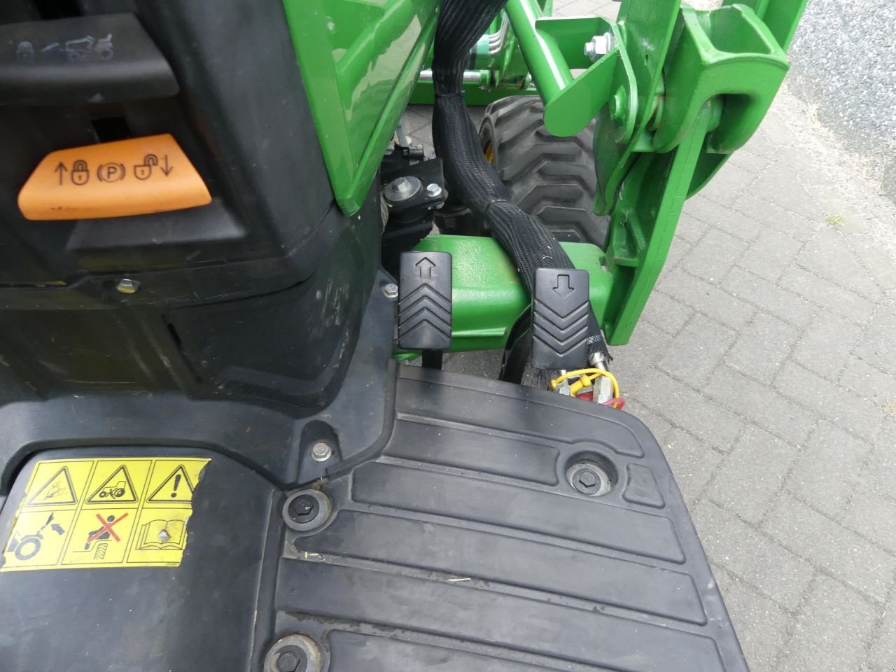 Schmalspurtraktor типа John Deere 1025R, Gebrauchtmaschine в Deurne (Фотография 4)