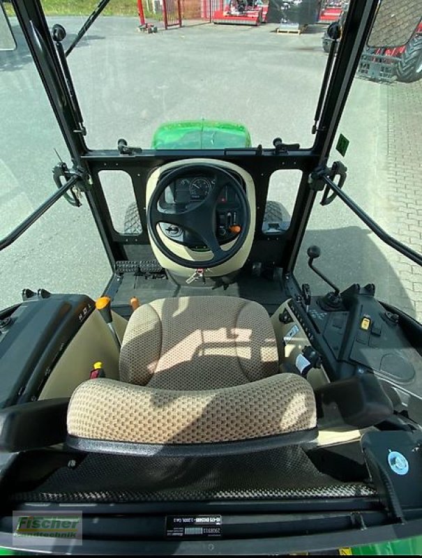 Schmalspurtraktor des Typs John Deere 2038R, Neumaschine in Kroppach (Bild 12)