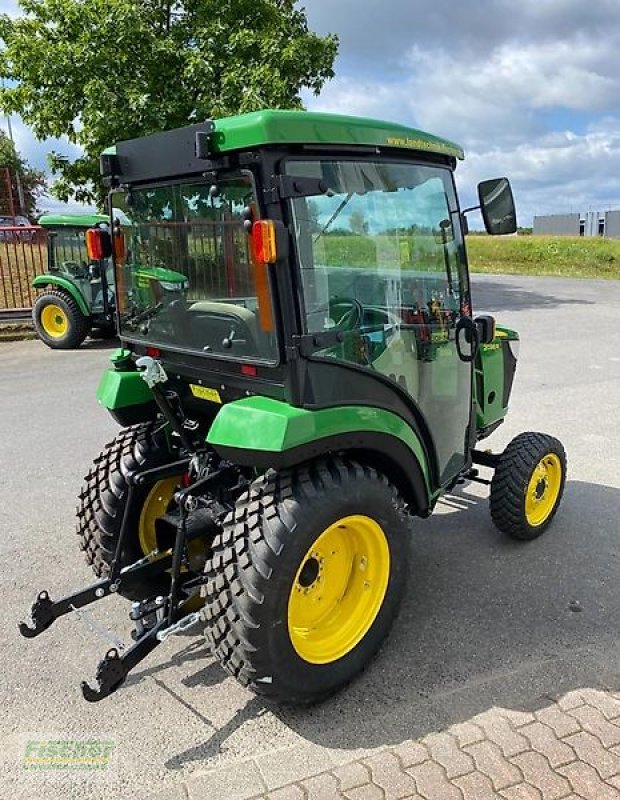 Schmalspurtraktor des Typs John Deere 2038R, Neumaschine in Kroppach (Bild 5)