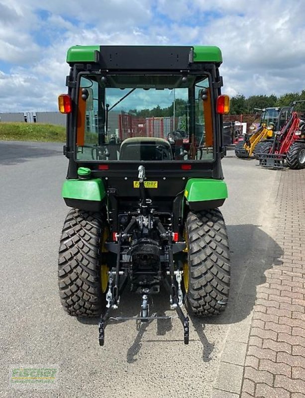 Schmalspurtraktor des Typs John Deere 2038R, Neumaschine in Kroppach (Bild 7)