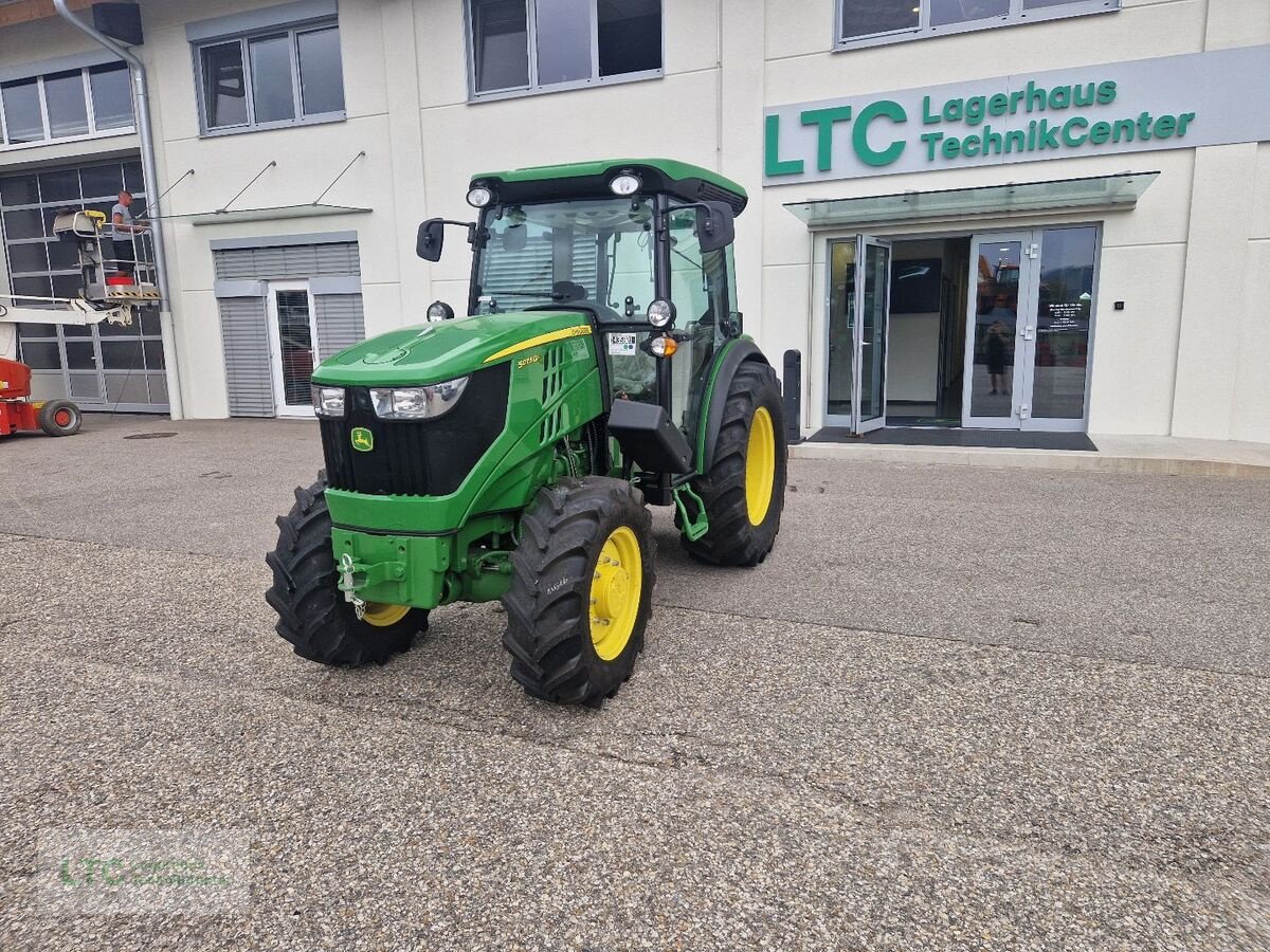 Schmalspurtraktor des Typs John Deere 5075 GF, Neumaschine in Korneuburg (Bild 1)