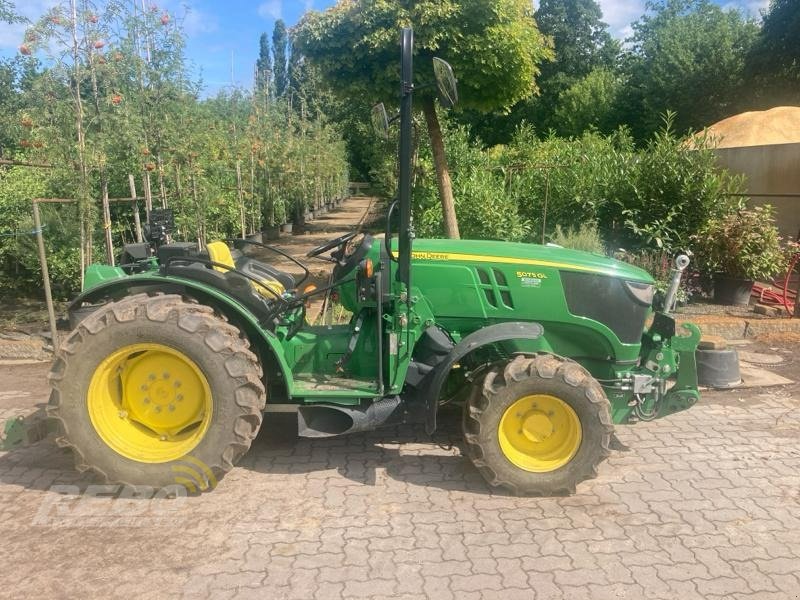 Schmalspurtraktor des Typs John Deere 5075 GL, Gebrauchtmaschine in Albersdorf (Bild 3)