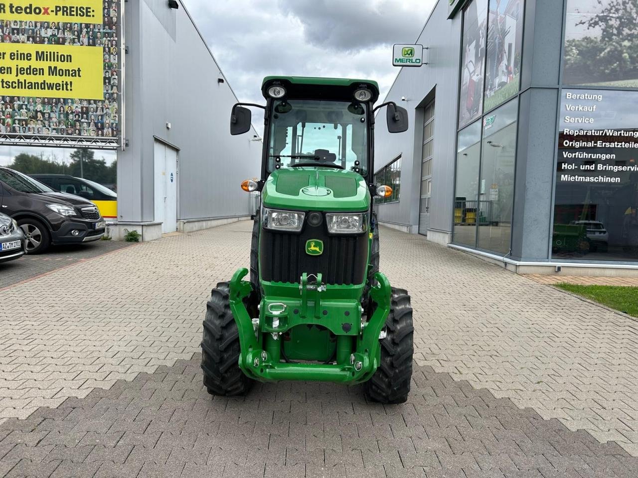 Schmalspurtraktor typu John Deere 5090GV 102PS gef.VA, Vorführmaschine v Worms (Obrázek 2)