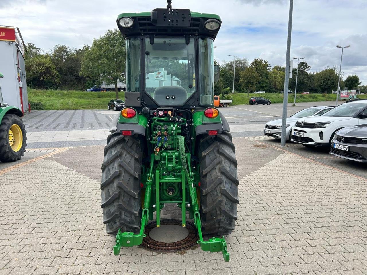 Schmalspurtraktor typu John Deere 5090GV 102PS gef.VA, Vorführmaschine v Worms (Obrázek 3)