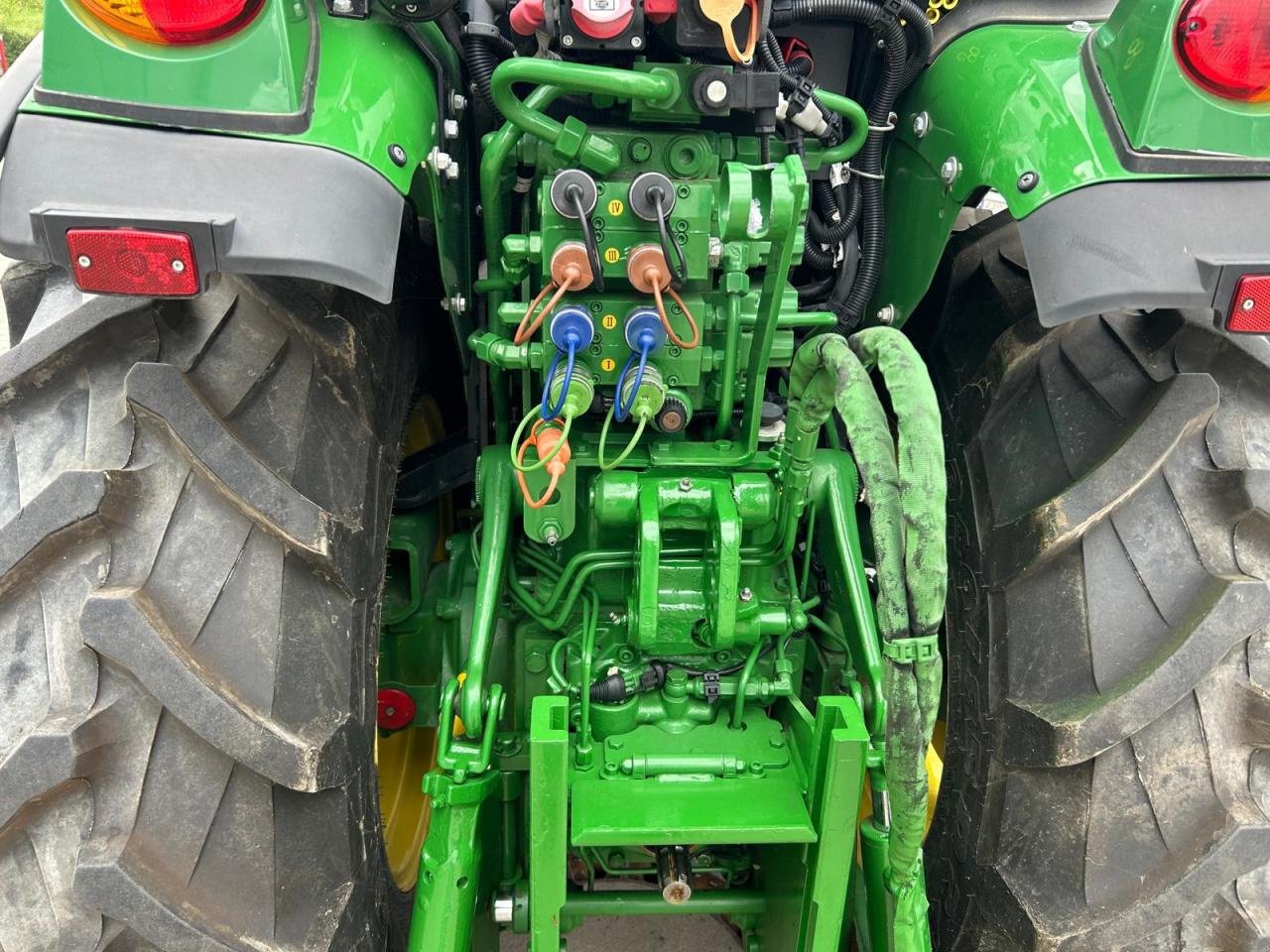 Schmalspurtraktor typu John Deere 5090GV 102PS gef.VA, Vorführmaschine v Worms (Obrázek 4)