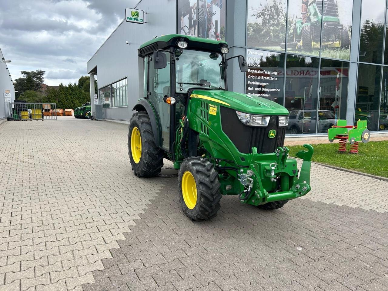 Schmalspurtraktor typu John Deere 5090GV 102PS gef.VA, Vorführmaschine v Worms (Obrázek 5)