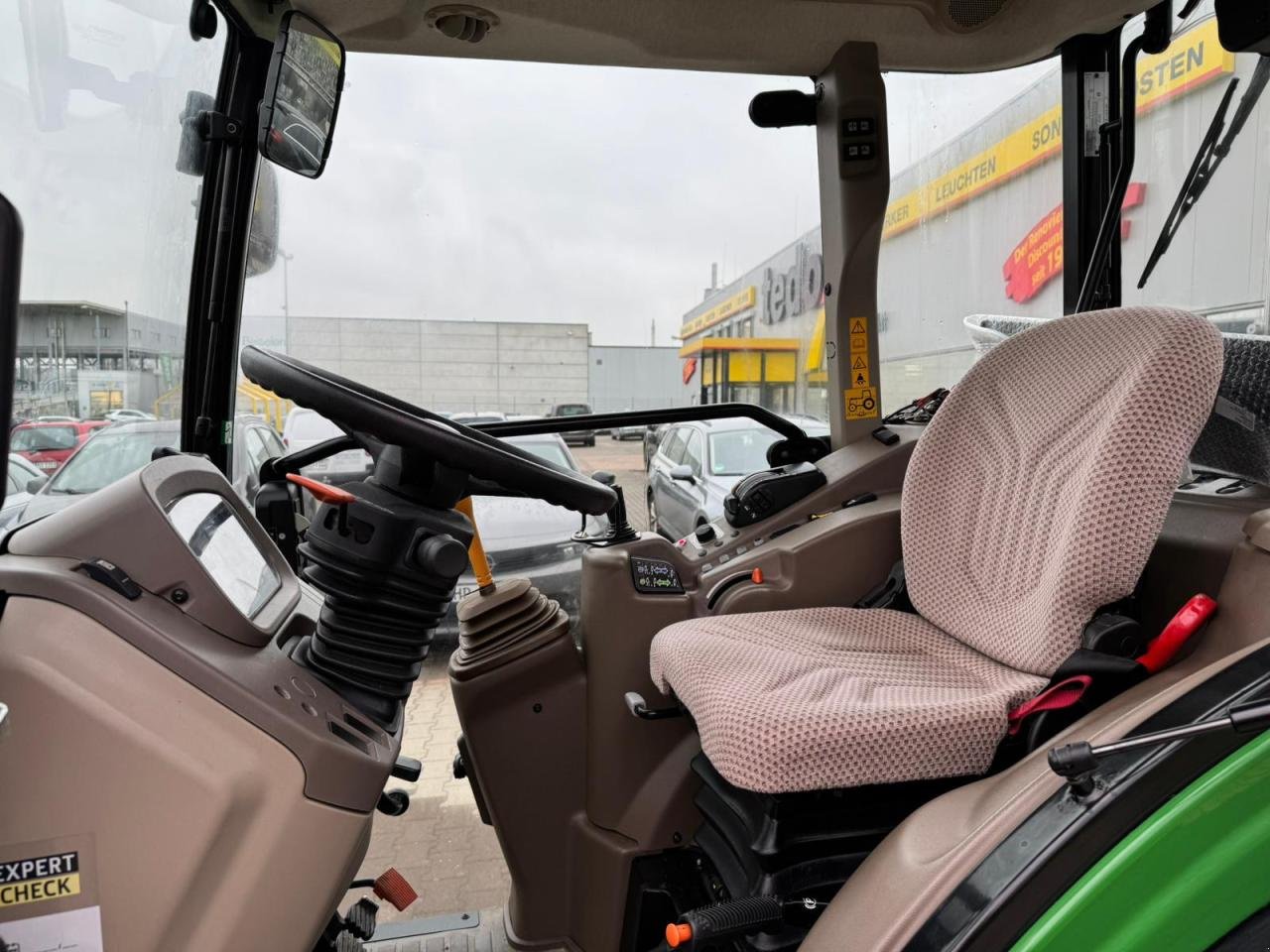 Schmalspurtraktor Türe ait John Deere 5090GV Stufe V, Neumaschine içinde Worms (resim 11)