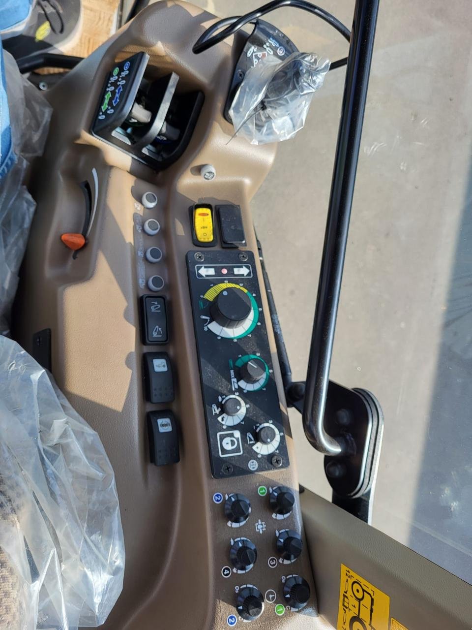 Schmalspurtraktor des Typs John Deere 5090GV, Neumaschine in Niederkirchen (Bild 6)