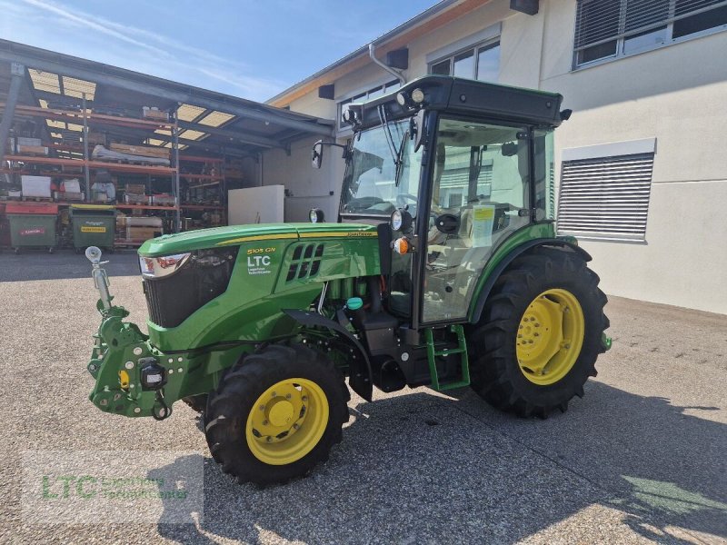 Schmalspurtraktor des Typs John Deere 5105GN, Neumaschine in Korneuburg (Bild 1)