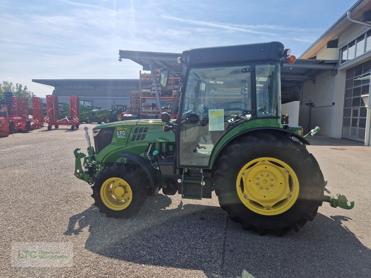 Schmalspurtraktor des Typs John Deere 5105GN, Neumaschine in Korneuburg (Bild 9)