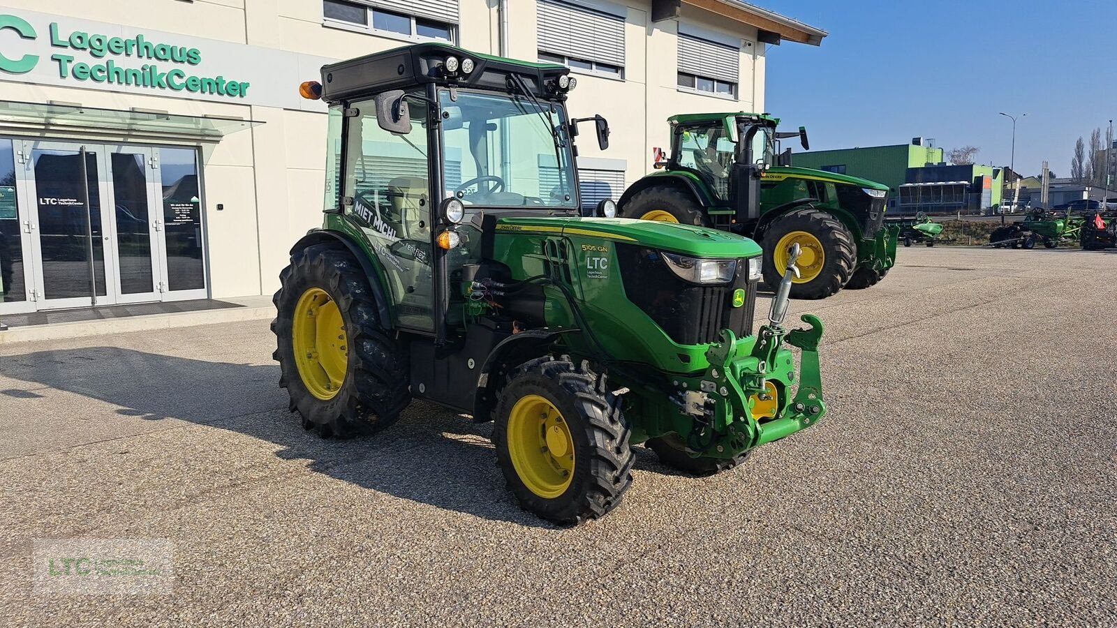 Schmalspurtraktor del tipo John Deere 5105GN, Vorführmaschine en Korneuburg (Imagen 1)