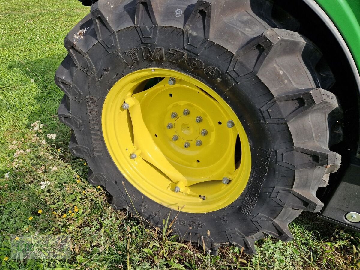 Schmalspurtraktor des Typs John Deere 5105GN, Neumaschine in Eggendorf (Bild 14)