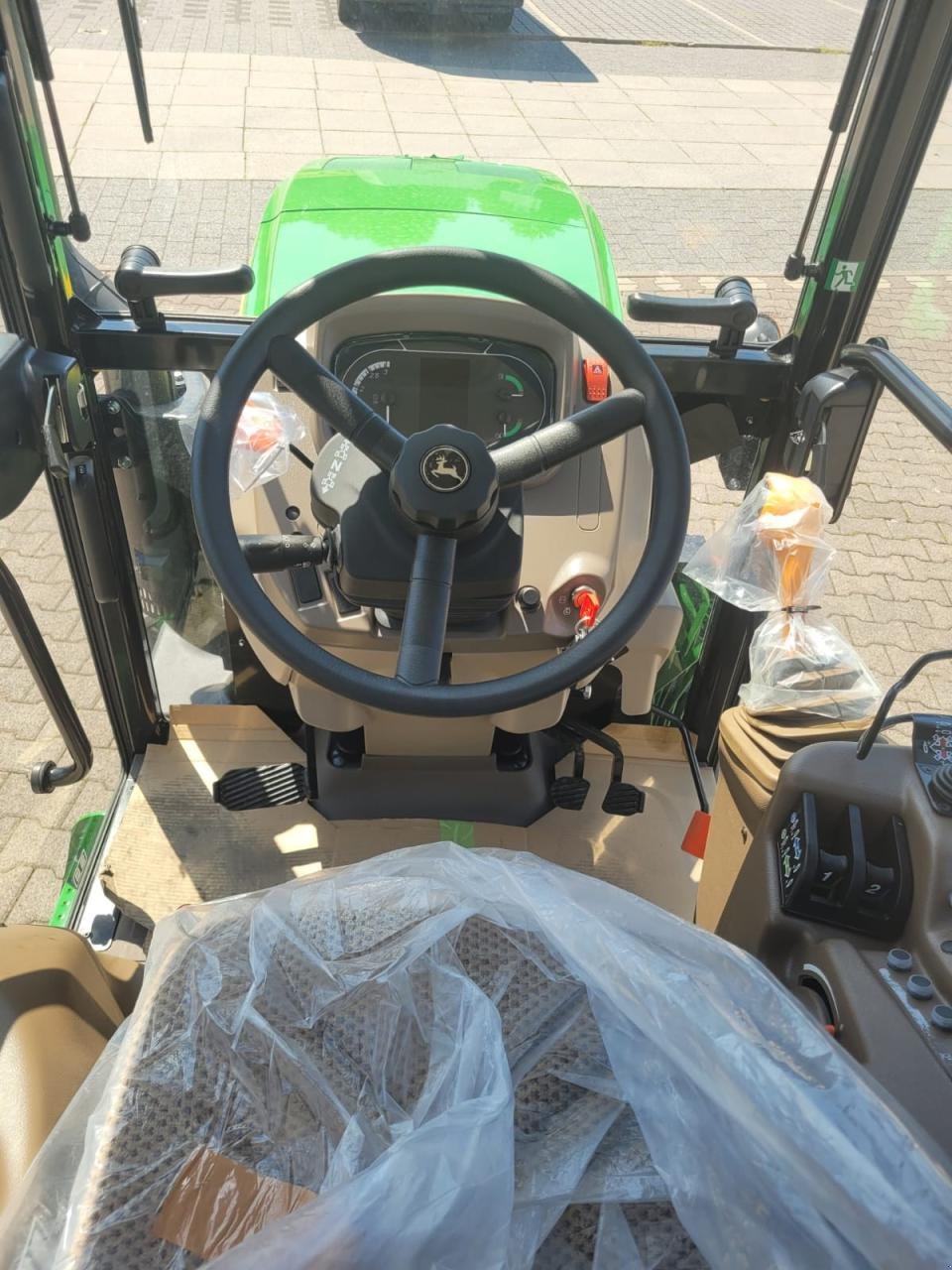 Schmalspurtraktor типа John Deere 5105GV, Neumaschine в Worms (Фотография 5)